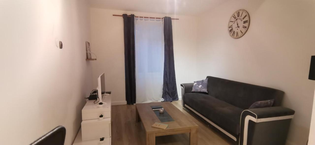 Appart Cosy,Calme A 2 Pas Du Centre De Montbrison Exterior photo