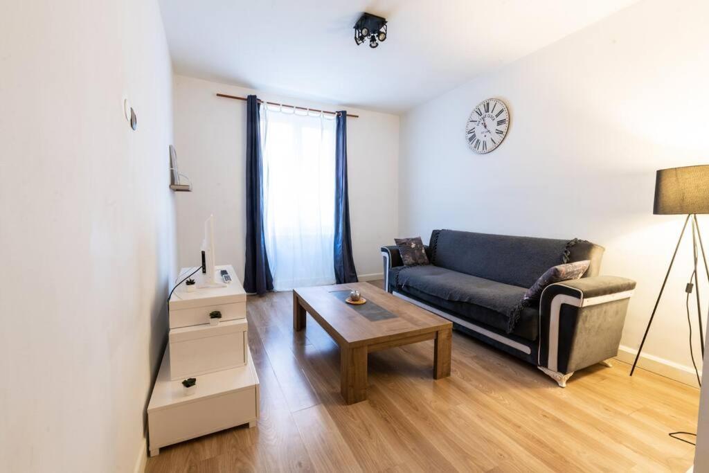 Appart Cosy,Calme A 2 Pas Du Centre De Montbrison Exterior photo